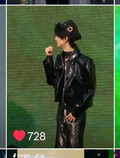 童禹坤 快去点赞汽水音乐节发的童童的视频喔 