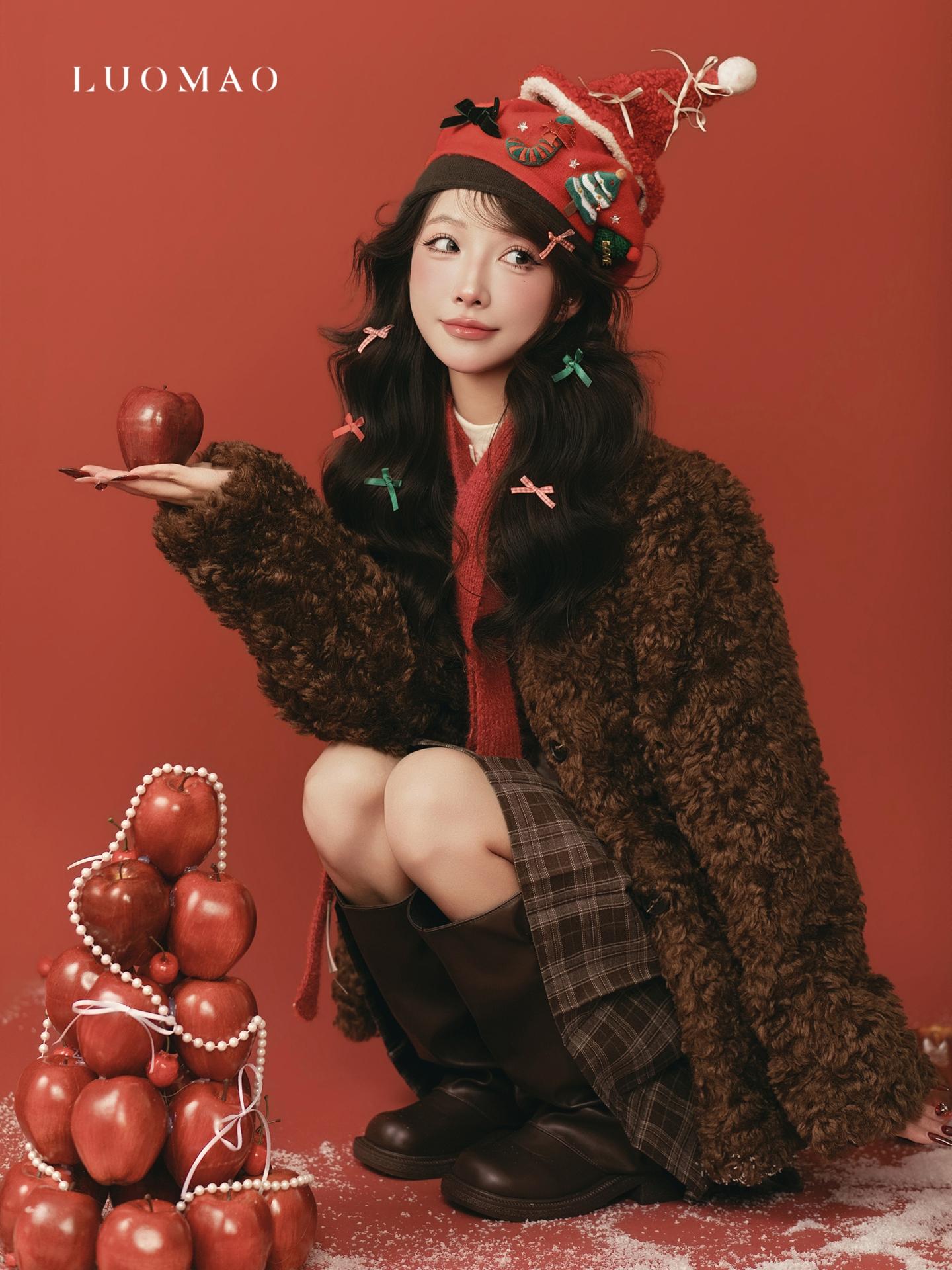 圣诞甜妹写真｜今年最不撞款的温柔感🎄。今年圣诞写真的黑马风格被我们挖...