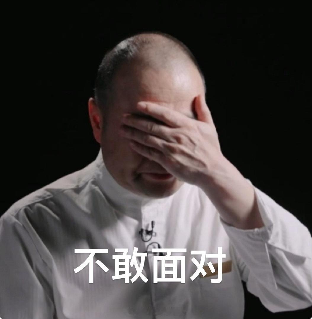 父子比赛儿子淘汰父亲爆哭一饭封神厨艺赛场残酷对决，王刚父子迎来双向考验。父亲成功