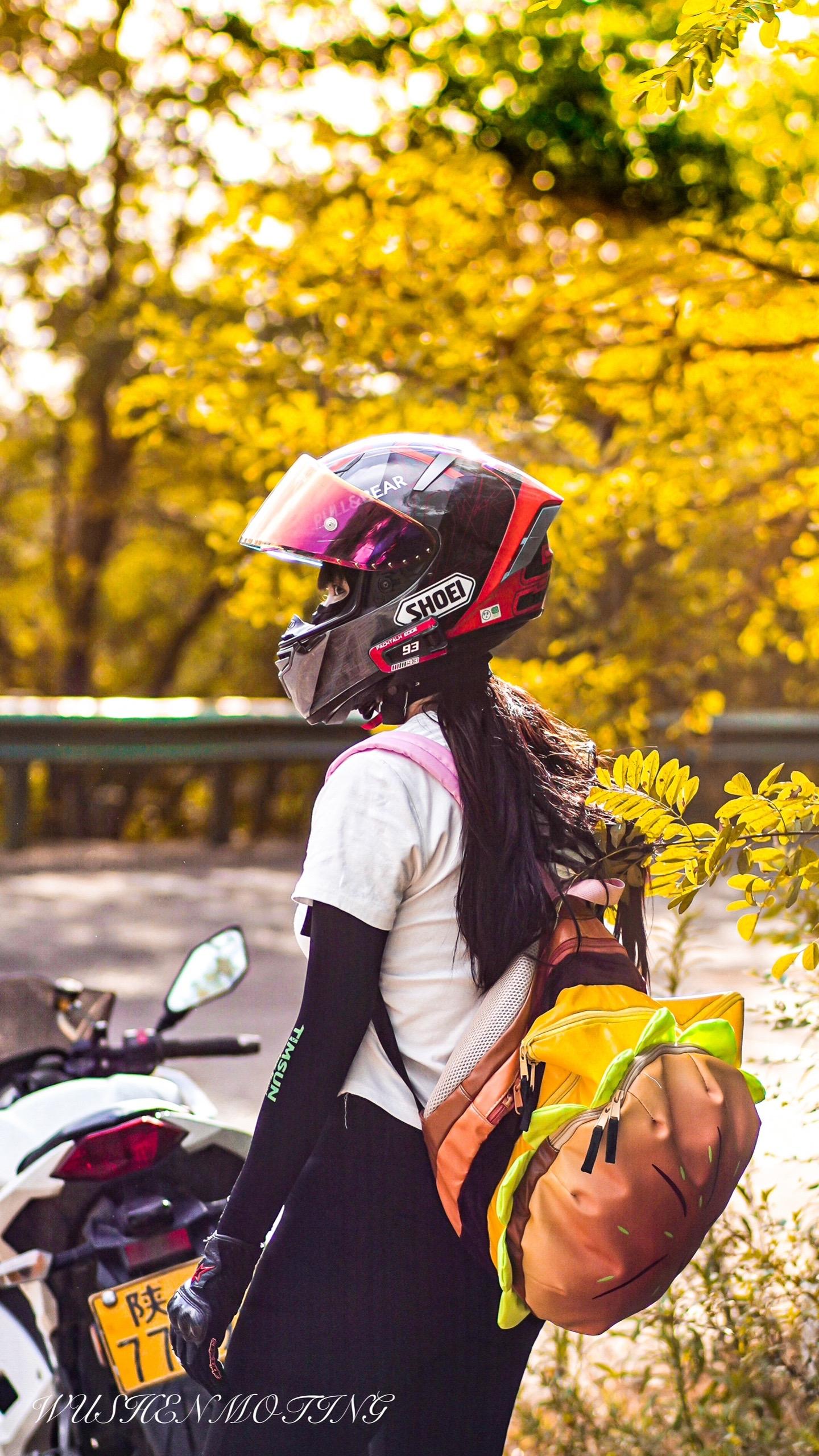 你闯进了我的镜头。于是我按下了__女骑