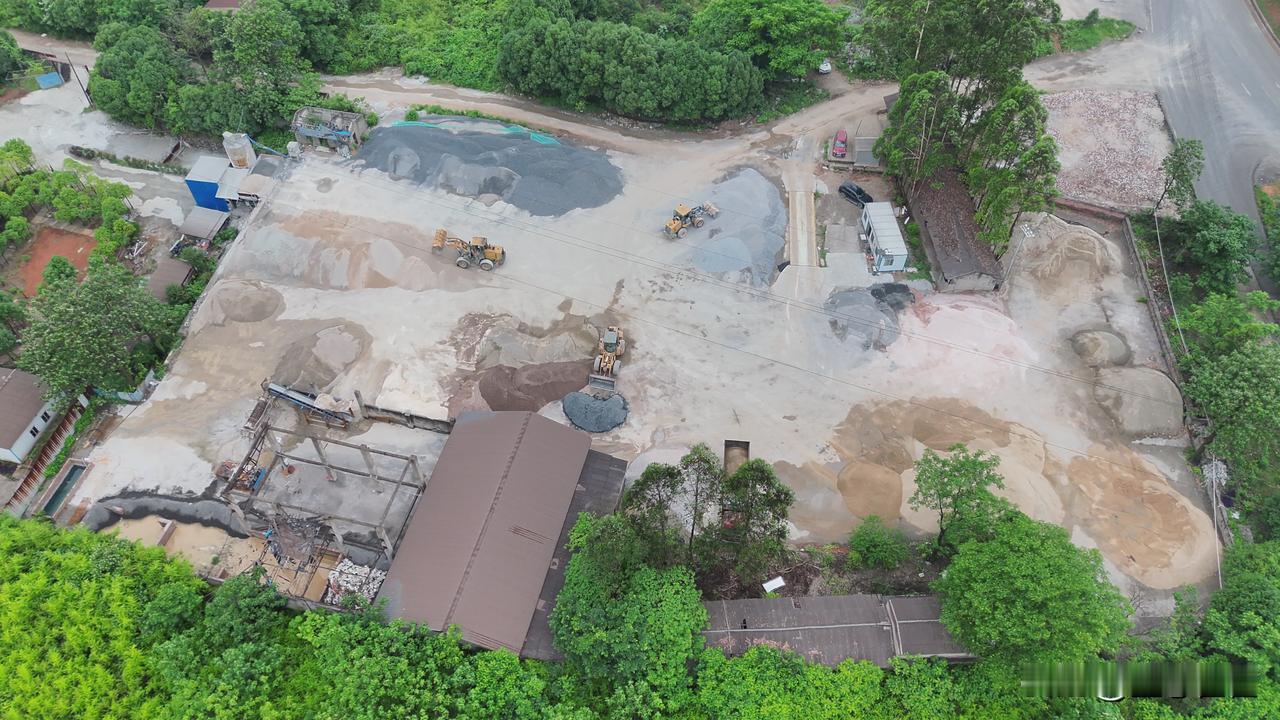 湖南嘉禾建材企业露天扬尘不止湖南郴州市嘉禾县，这一次是遇上民间督察的大当家了。2