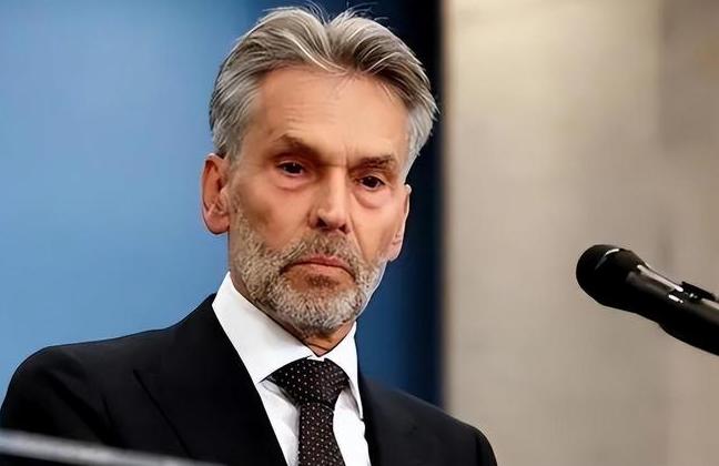 荷兰现在收场难了。
 
路透社最新的报道说，白宫准备救场，让中国封装工厂即将发货