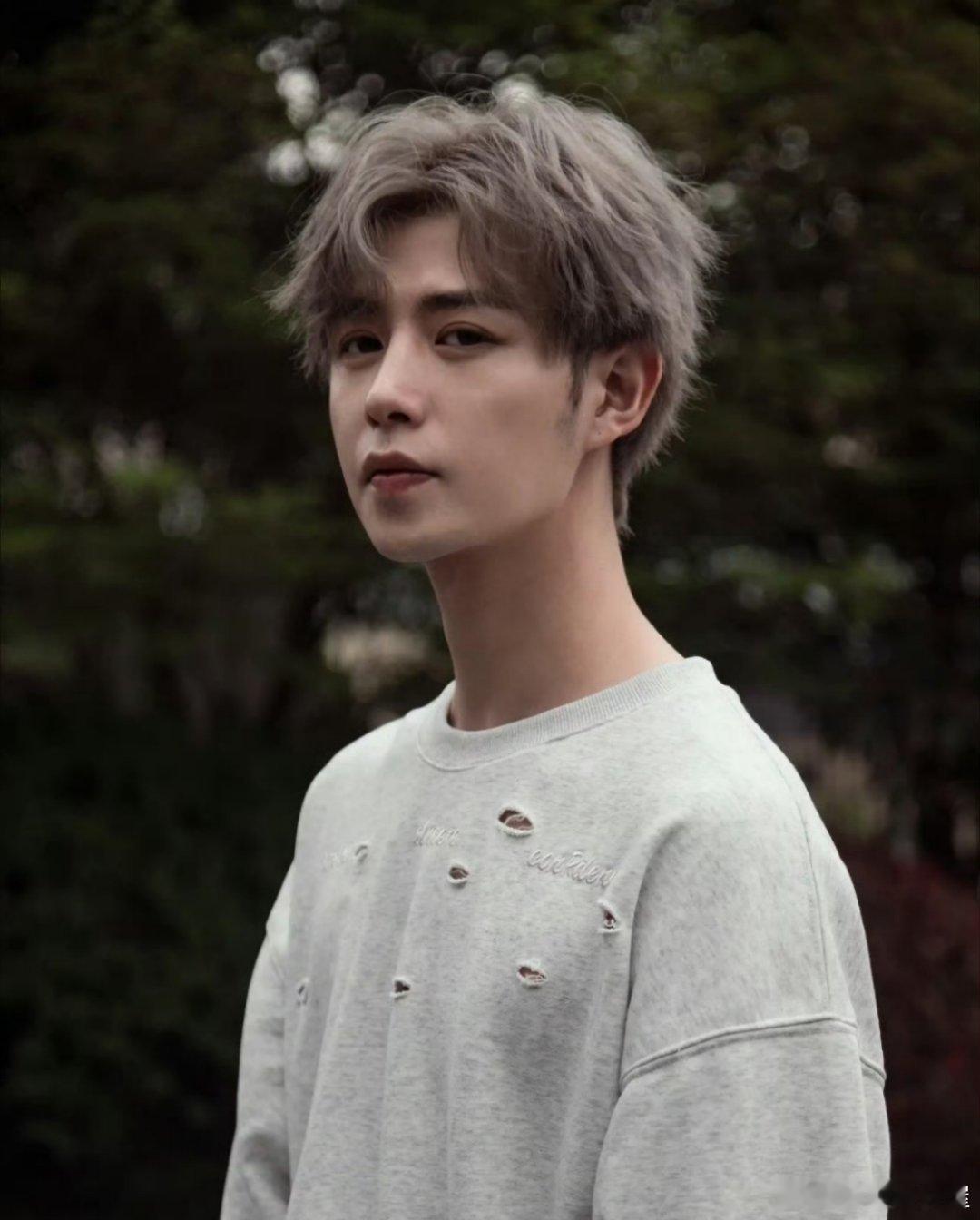 童锦程这算是诠释在哪起飞就在哪摔吧恋爱谈那么多回每次都是玩，结果现在也是栽到了“