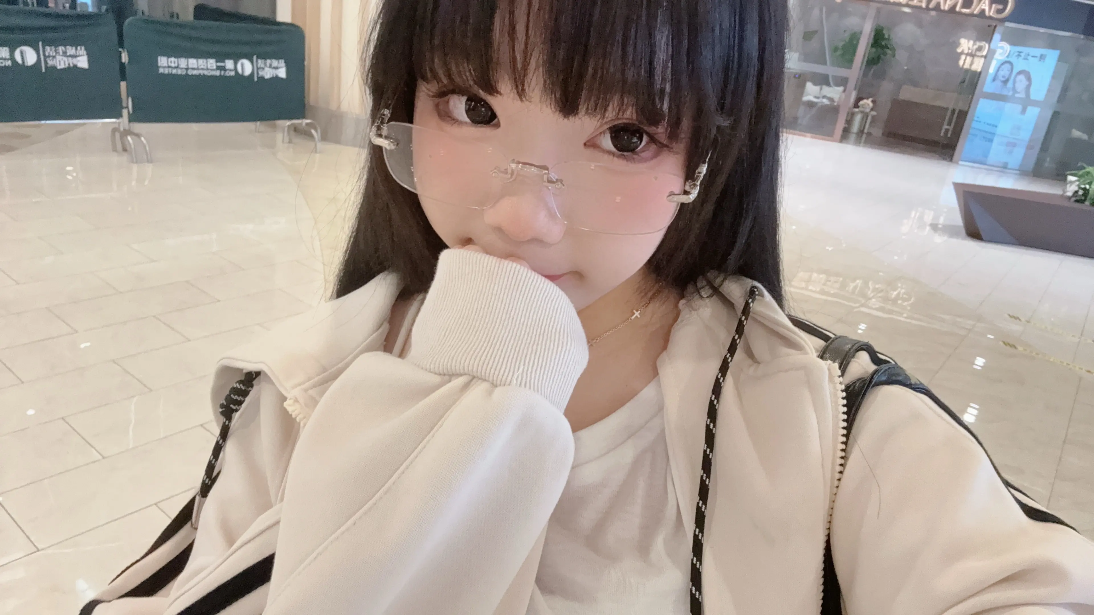 这眼镜戴不明白。