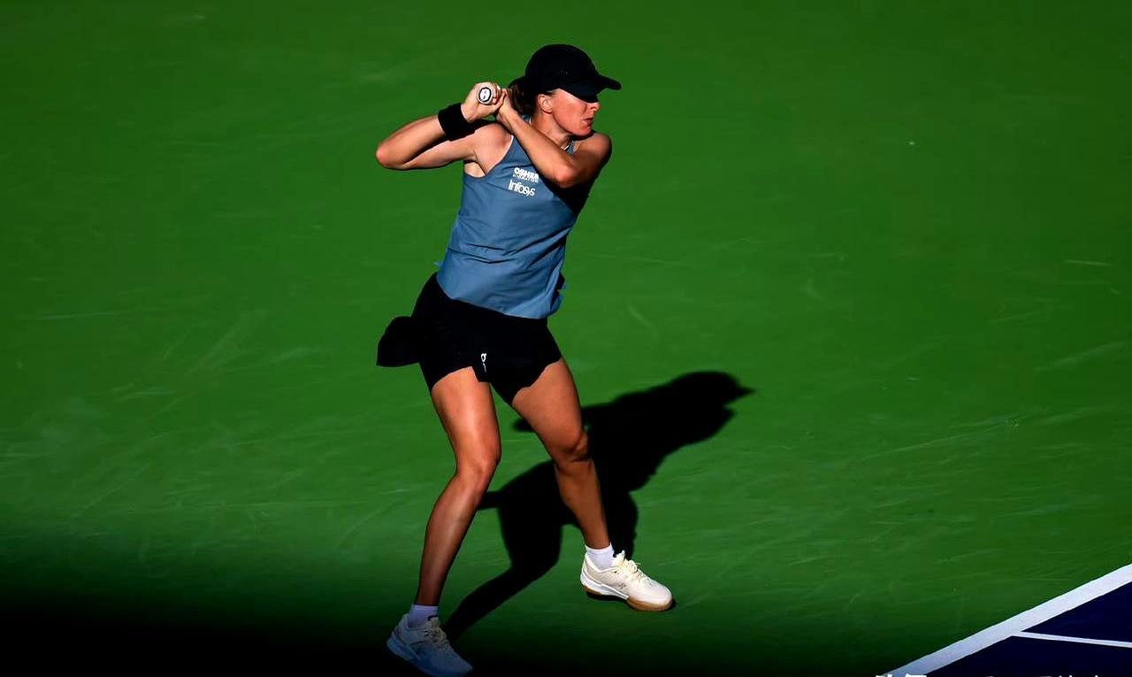 印第安维尔斯32强战，卫冕冠军直接爆冷出局。
 
辛纳科娃打满3小时翻盘安德列娃