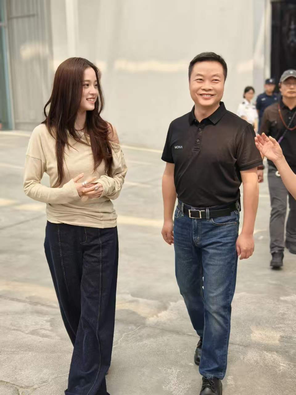 欧阳娜娜将参加小鹏MONA发布会 提问:今天穿什么能让欧阳娜娜和我合张影在线等挺