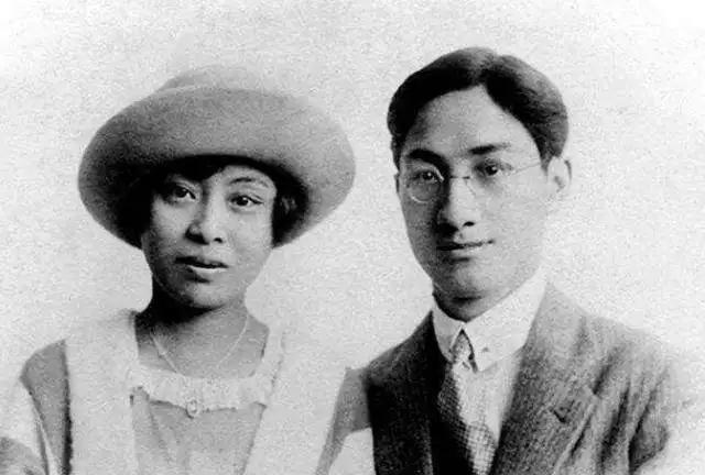 “你若真的爱我，就必须在我与张幼仪之间作出选择。”面对徐志摩炙热猛烈的追求，16