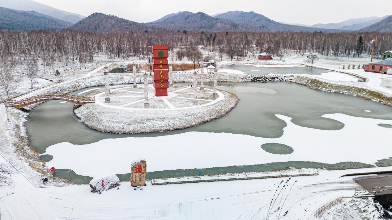 冰雪之冠大美龙江   伊春初雪 1 日游 | 邂逅梦幻冰雪之境伊春的初雪宛如一场