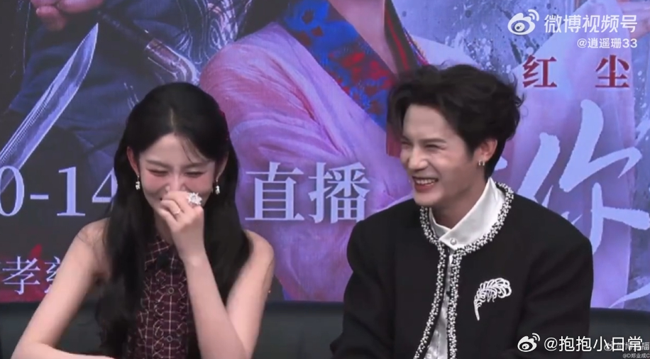 赵晴郑业成直播一点藏不住事救命赵晴郑业成扫楼直播也太好嗑，秘密任务压根藏不住，郑