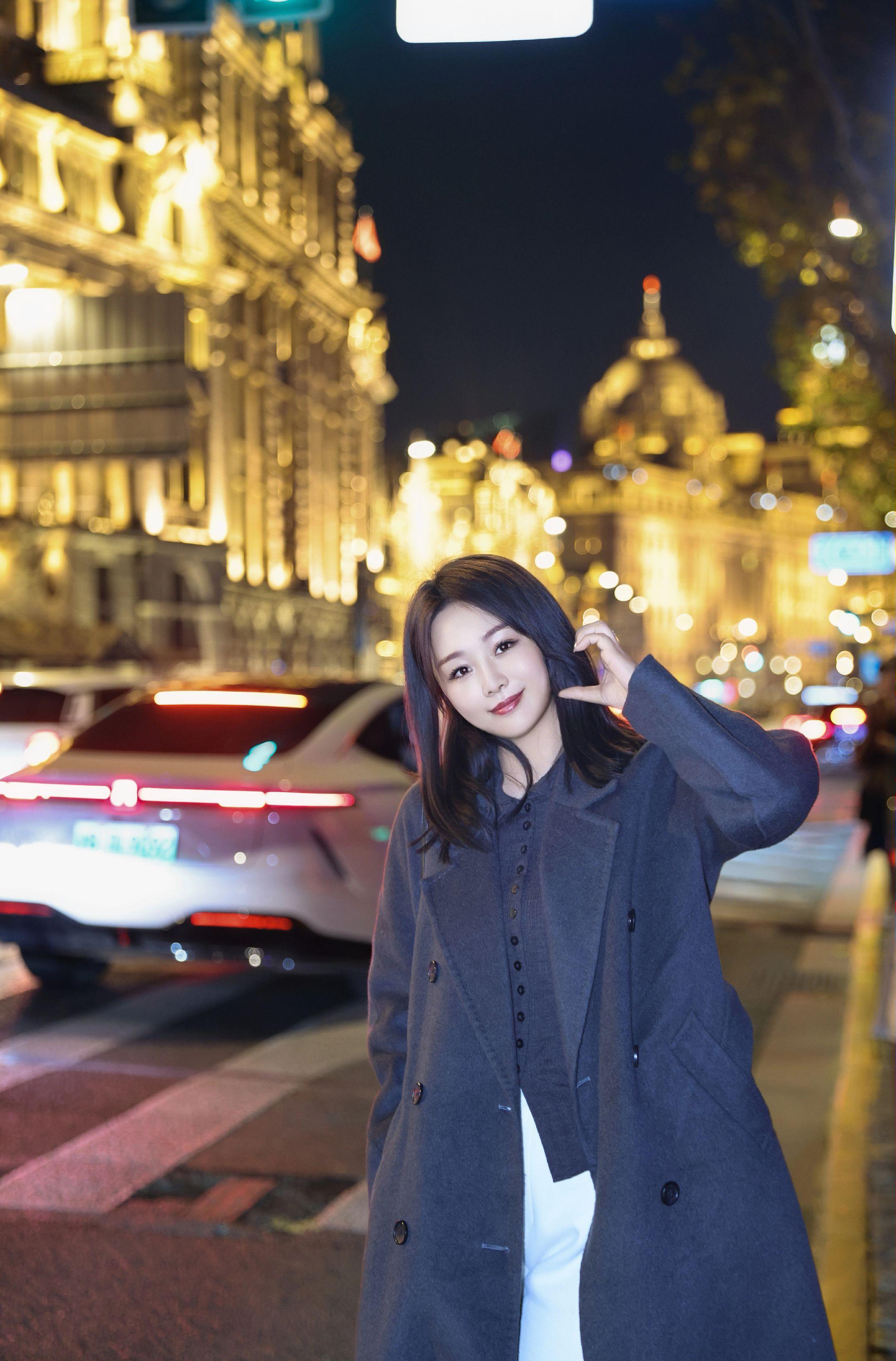 外滩30块钱一张的摄影杰作：一种介于“翻车”和“神作”之间的薛定谔的艺术。