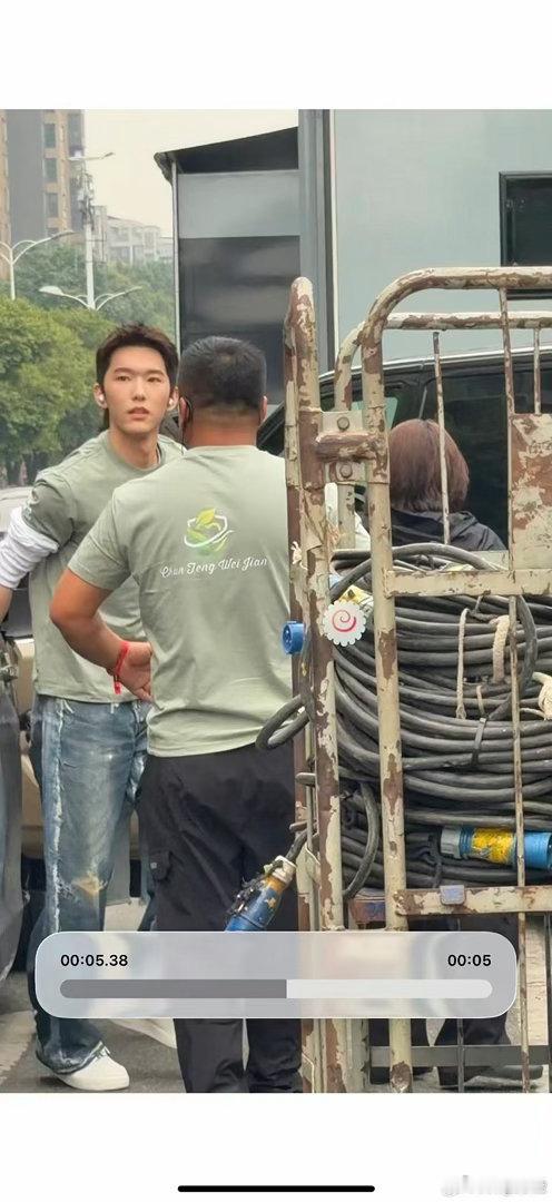 我被这个吊毛发型毁了 