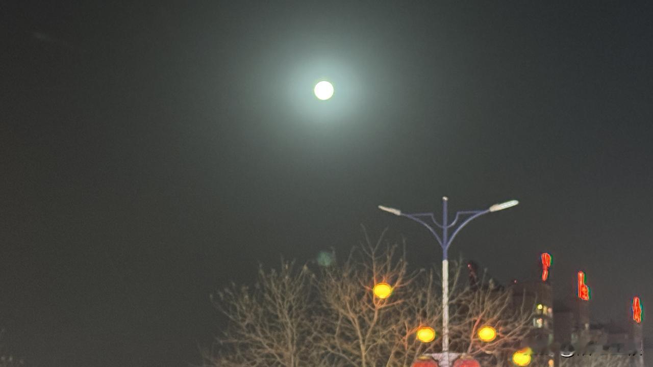上联：雨打高山绿。下联是什么风摇细柳青。