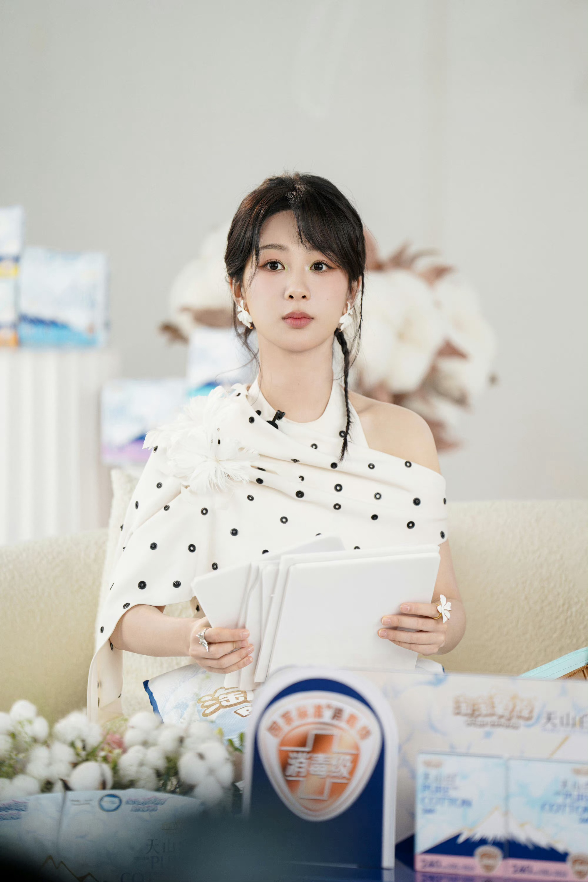 #杨紫[超话]# 💜#杨紫裙摆盛下初秋温柔#💜#杨紫国色芳华# 🦋每一帧都