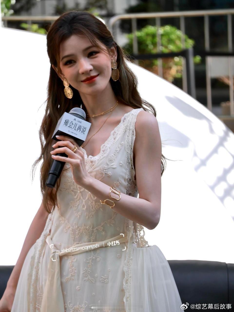 熟悉的大巴，难忘的浪姐时光，张予曦温柔念旧，合伙人事业冲冲冲张予曦坐大巴还在想浪