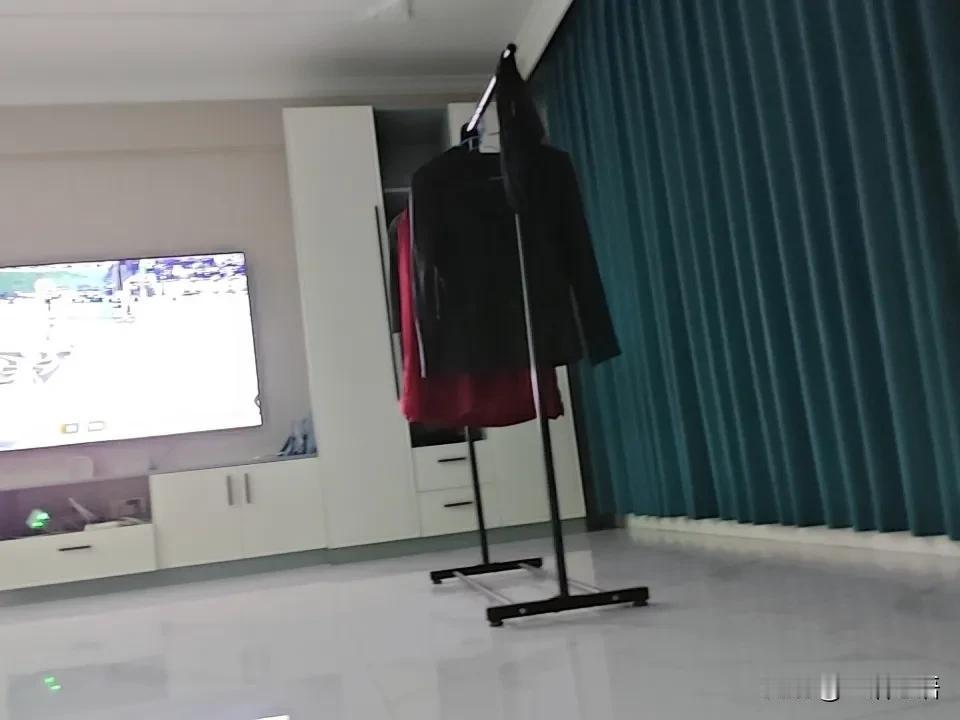 辽宁队现在的队员太矮了，莫兰德显得老高了。
大韩在时，还有晓旭，没看出莫兰德个子