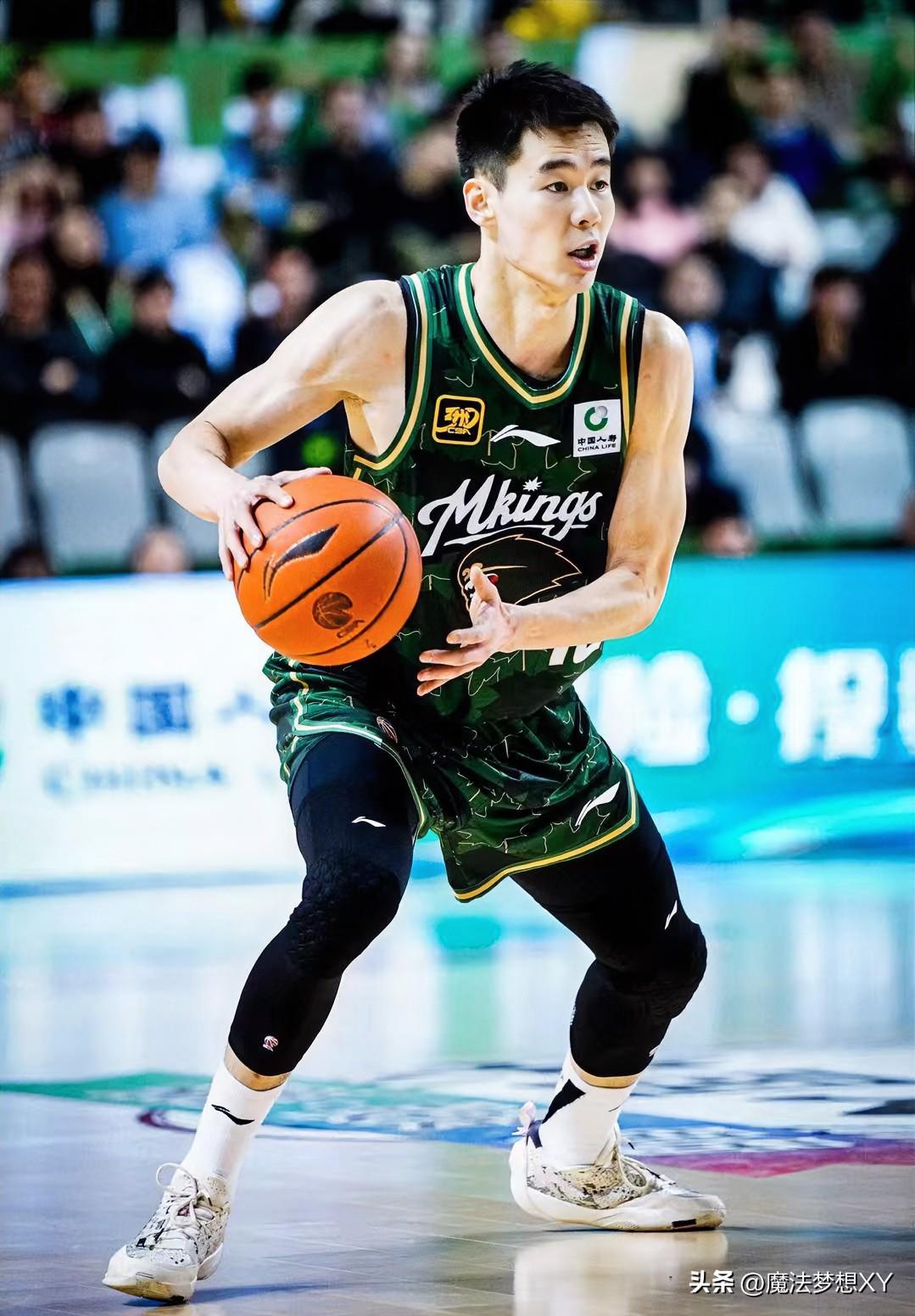 郭昊文还是太全面了！
在今晚战胜浙江男篮的比赛中，
郭昊文有进攻有组织，真的是