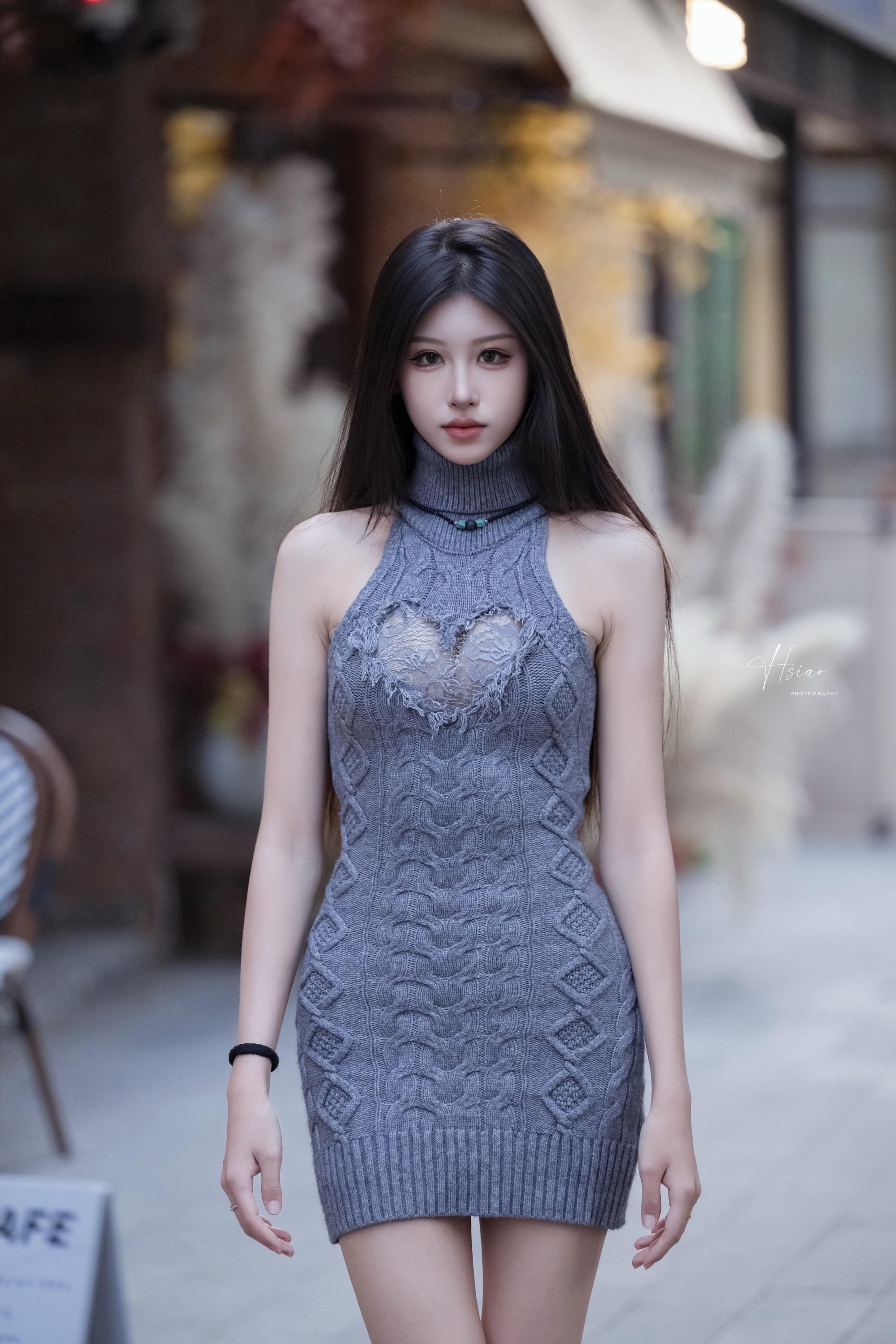 连服装都是爱心形状。