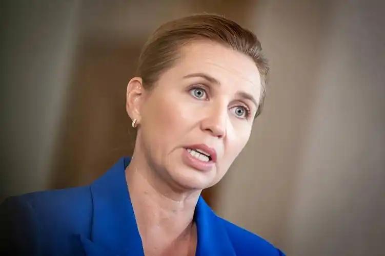 加拿大真该谢谢丹麦那位女首相！她一把将格陵兰岛的永久驻军权拱手让出，致使加拿大陷