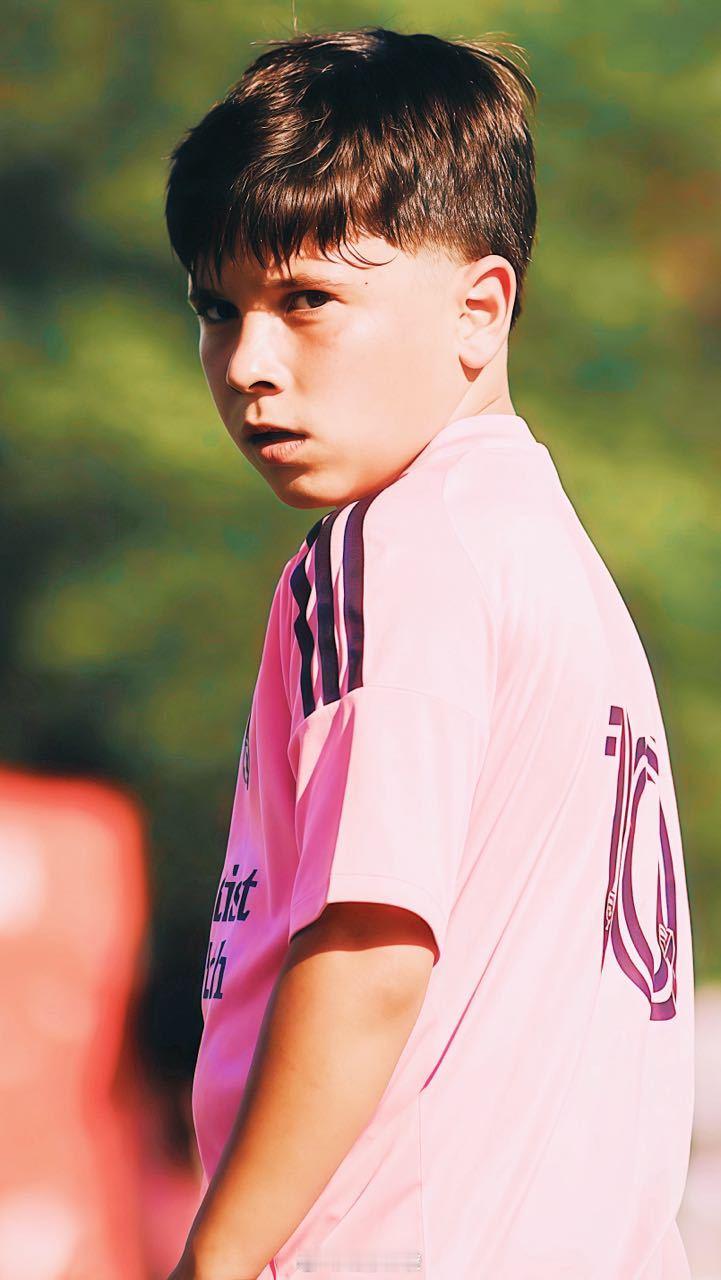 马特奥梅西[超话] 这谁家小伙子挺有范儿啊[酷]～ ​​​