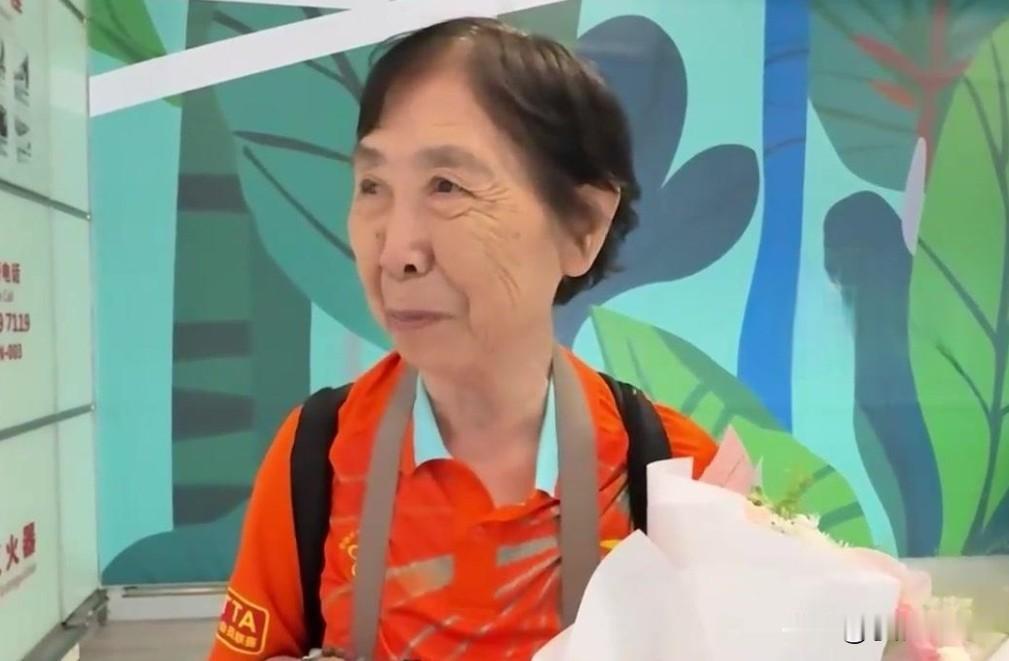 近日，长沙82岁的谭一中老人独自远赴韩国，征战国际乒联世界元老锦标赛，最终拿下混