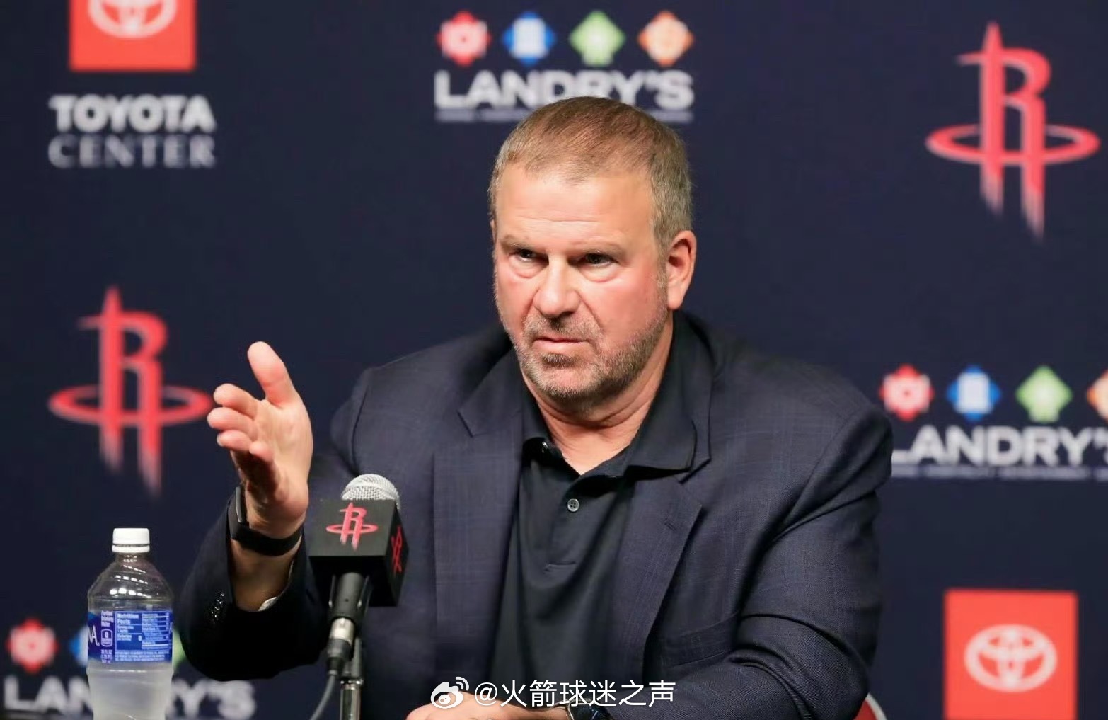 火箭老板费尔蒂塔：“现在湖人啊凯尔特人啊开拓者啊，他们好多都在出售自己的球队股份