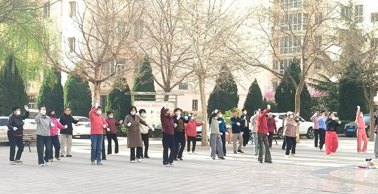 春季健身活动，临洮街社区为何让居民狂热追捧？

在这个春暖花开的季节，临洮街街道