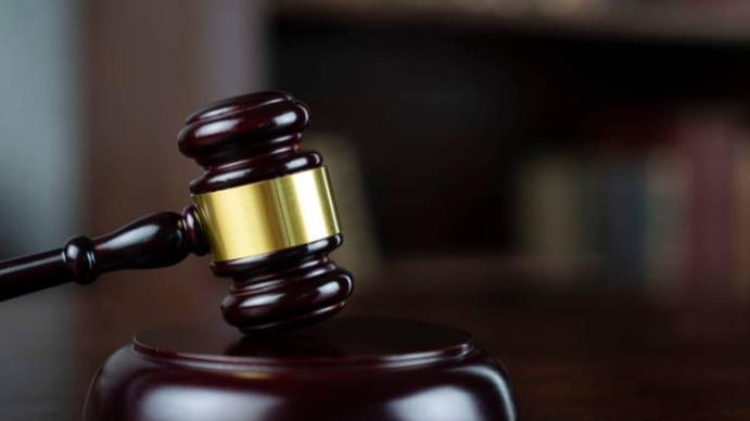 在宁夏灵武市，涉及一名七旬老人李某与牌友张某。在打牌过程中，李某因悔牌与张某发生