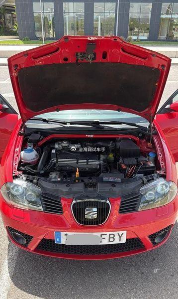 西雅特的小轿车，这是2006年在西班牙上的牌，就说跑了18.7万公里，手动挡，其