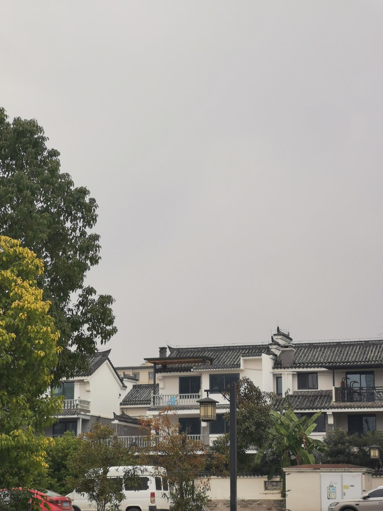 当前环境下，你还敢换工作吗当前的环境就不应该工作，环境就是让你去大胆的闯，人要大