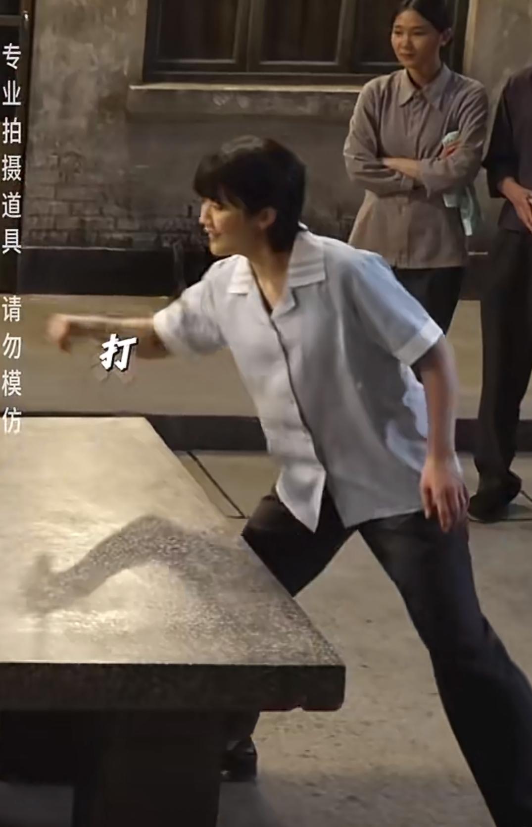 陈梦回应出演《小城大事》。
果然是有熟人好办事。
陈梦第一次拍戏客串《小城大事》