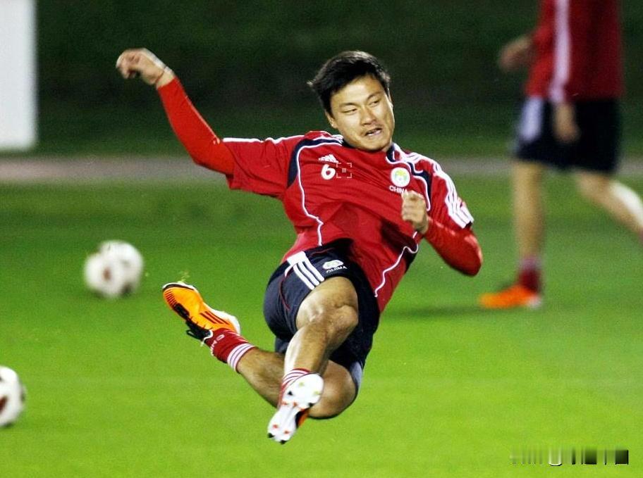 2005年克劳琛带"08之星"赴德巴特基辛根集训，初选三十人名单根本没有郜林。他