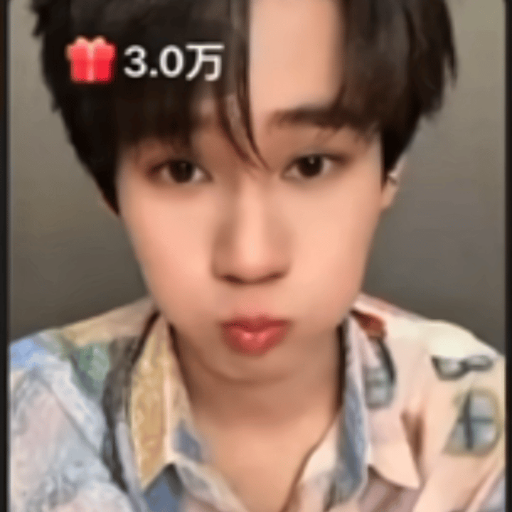 萌！张真源发赔笑表情包 