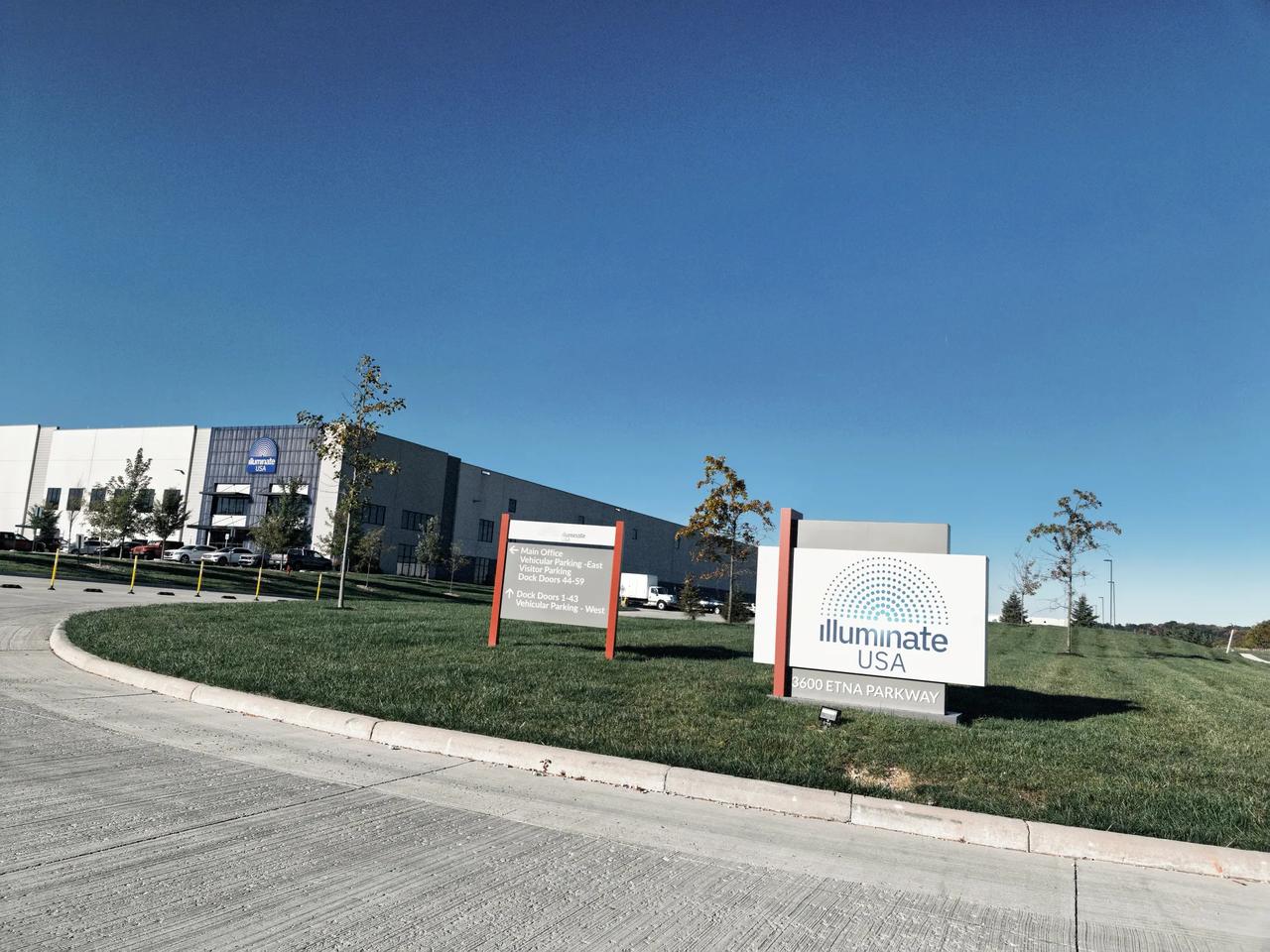 终于来到心心念的隆基光伏在哥伦布市的美国工厂。这里是整个俄亥俄州都能数得上的大企