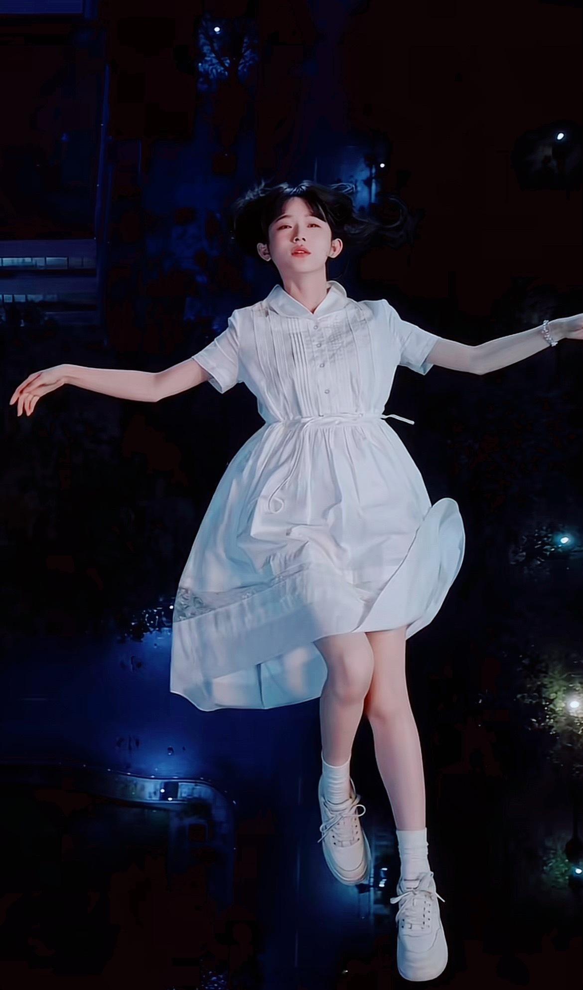 拆cp不成反成爸妈心尖宠导演疯狂炫技来着，这丝滑运镜的绝美特写，浪漫细腻的少女漫