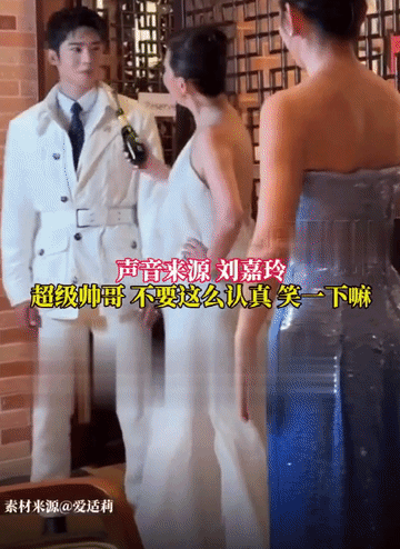 于适真的幸运，能跟着李冰冰一起出席活动，冰冰姐真的非常照顾提携他，不像很多前辈会
