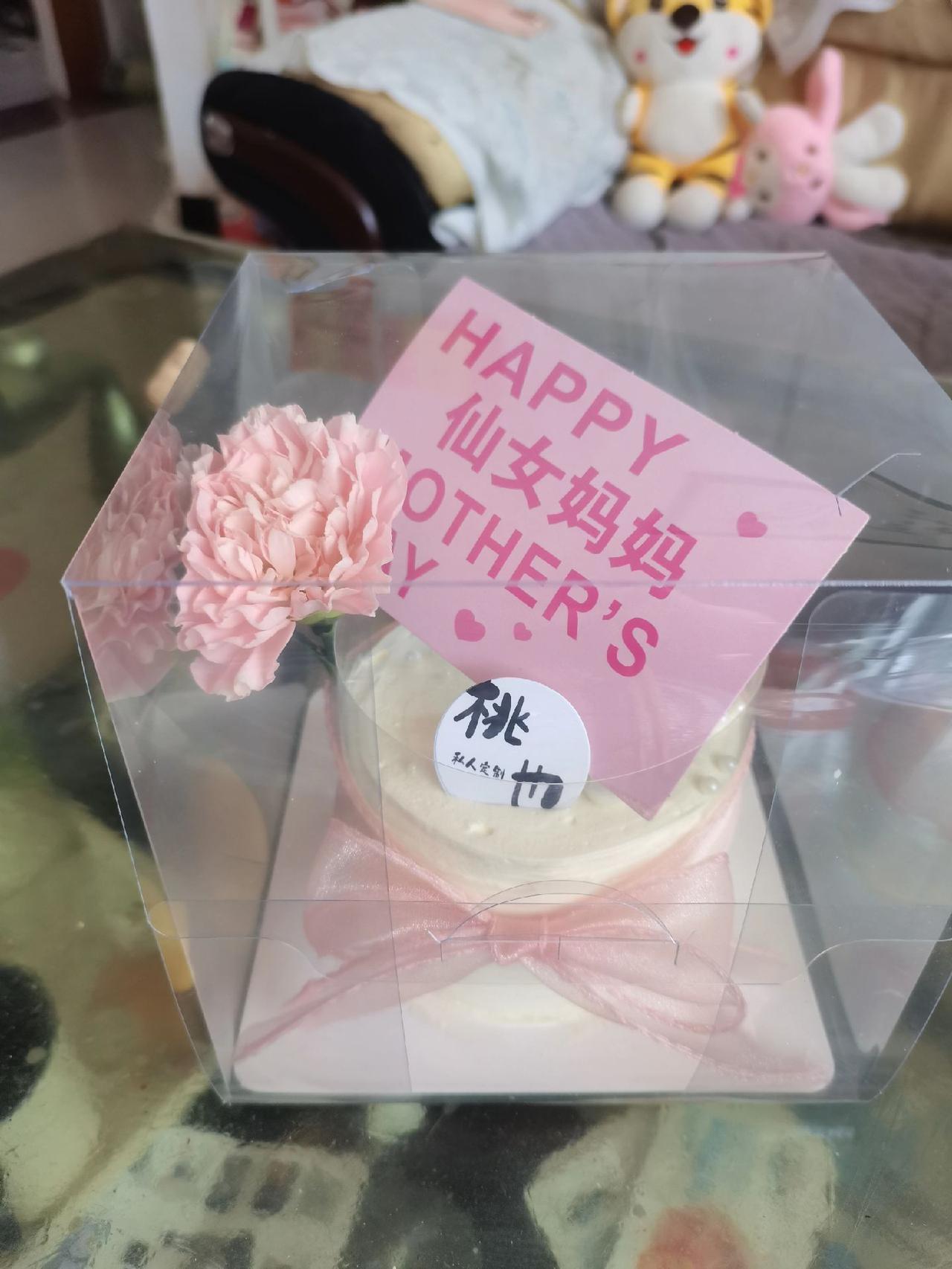今天买肉的人还多，开始还以为是星期天的缘故，后来听好几个人说给母亲买肉比蛋糕实惠