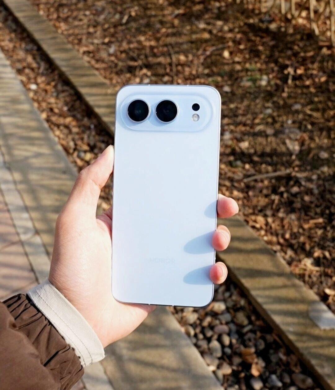 最近网上有人说荣耀手机拍照糊别被网上带偏了！说拍照糊基本都是没真机上手纯黑
2 