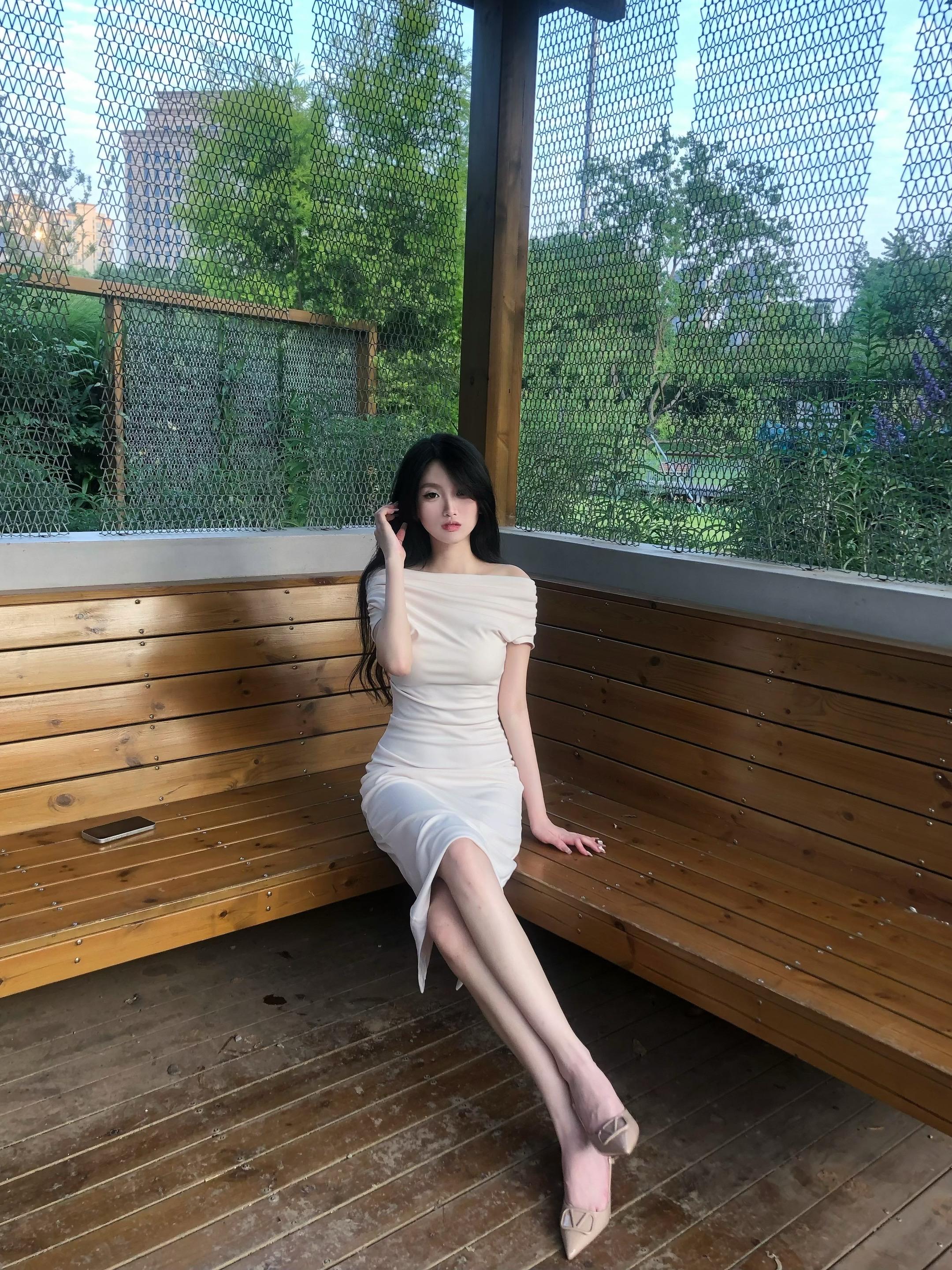 我坐在那里 就已经为这场约会买单了