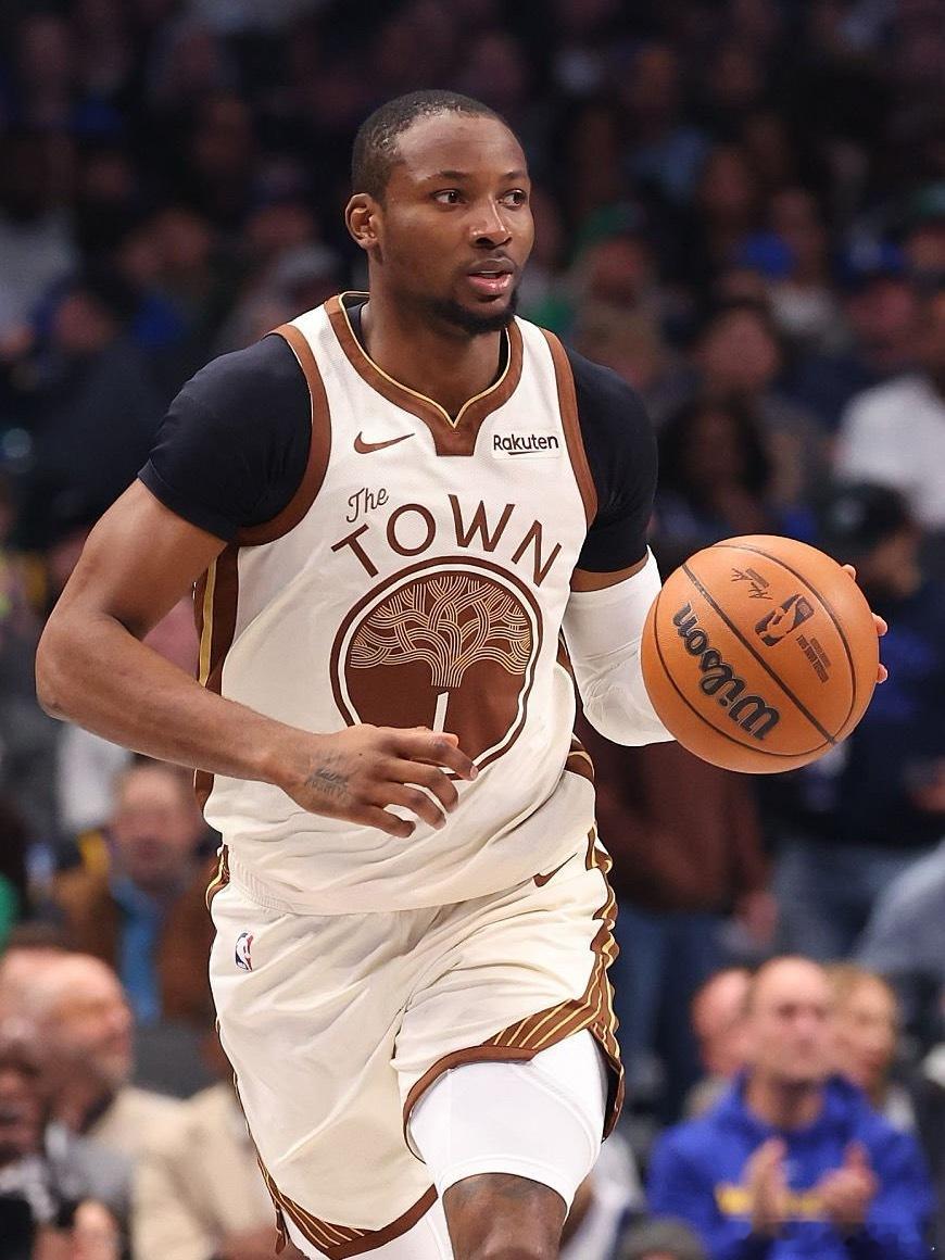 勇士记者Slater：联盟消息人士透露，雄鹿队从去年夏天起就对库明加表现出了兴趣