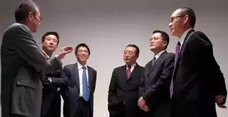 我们常常说，环境造就人。

其实，这里的“环境”很大程度上指的就是我们所处的社交