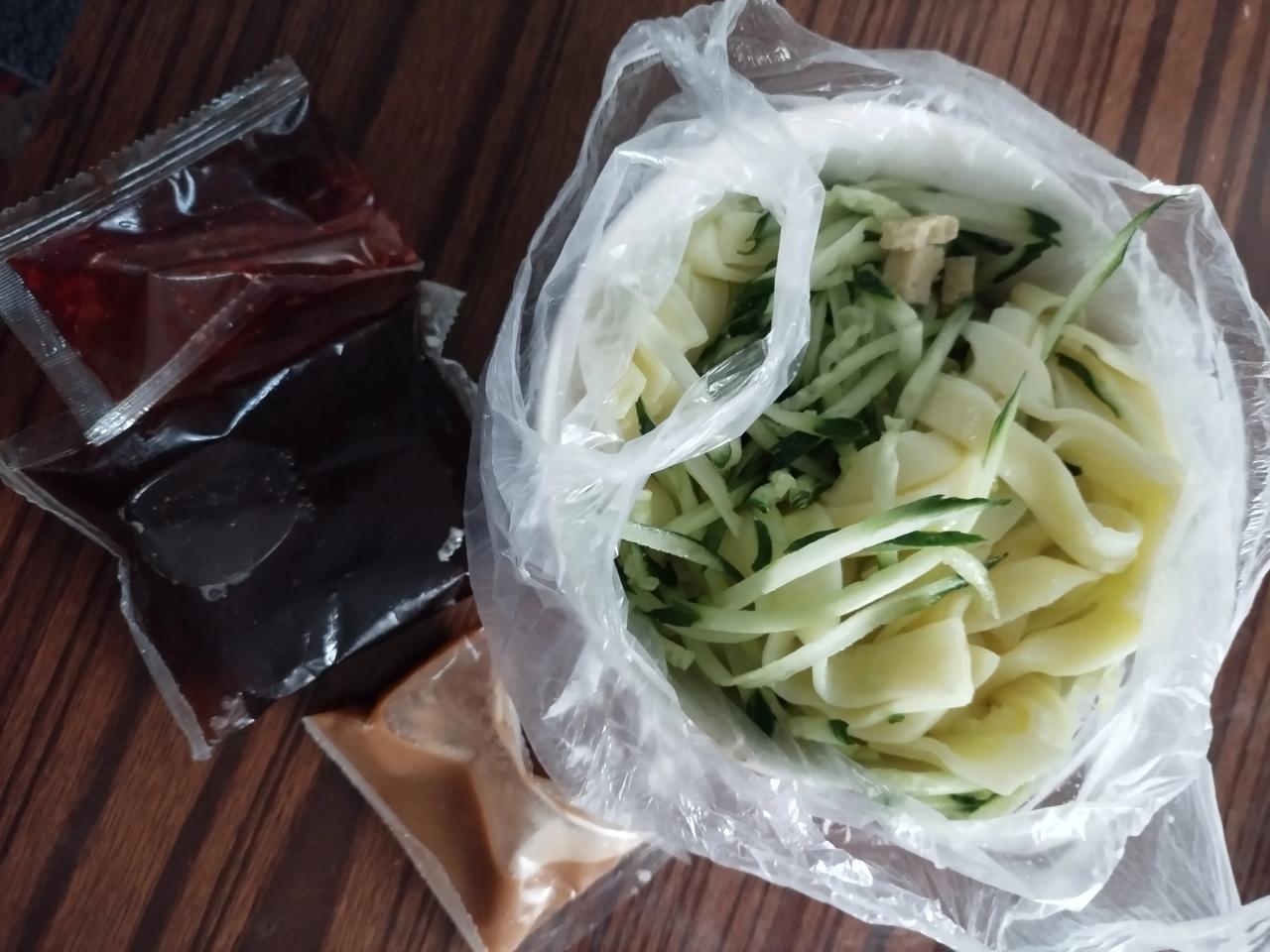 拉皮都6元了，板面也涨到8元了