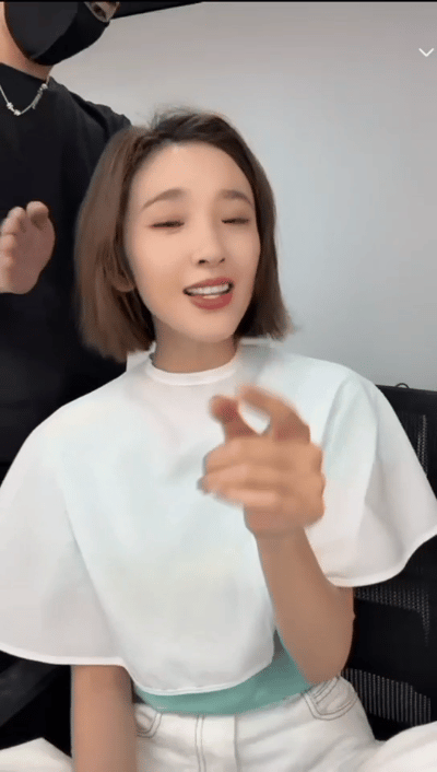 唐艺昕一口气唱了在浪姐的所有歌曲 姐好宠啊，这是把整季节目又演了一遍给我看啊。