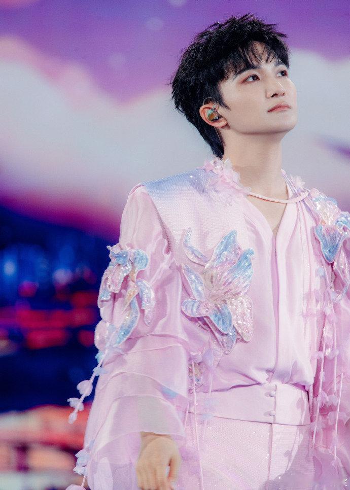 周深重庆演唱会 官宣啦！周深2026巡演重庆站定档5.30-31，双场满足更多歌