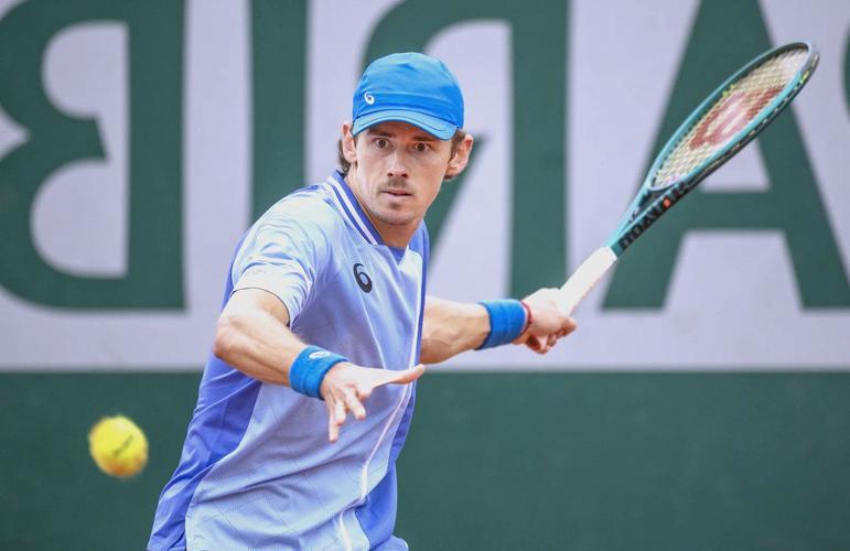 澳洲小兔德米纳尔与波兰选手迈赫扎克ATP250利贝马站决赛时刻
        