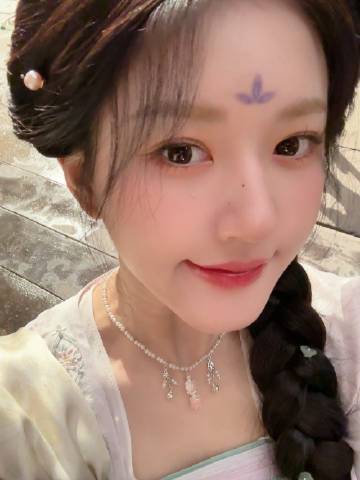 赵露思回应胖了8斤  希望赵露思越来越好，平安顺遂[抱一抱][抱一抱][抱一抱]