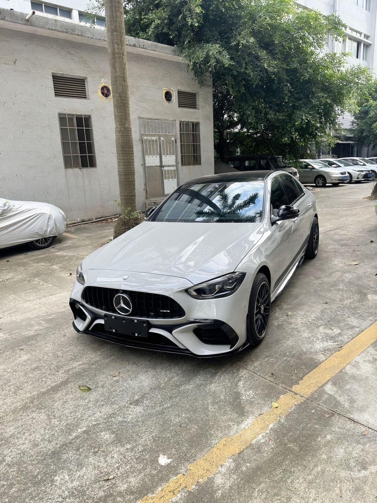 💥有的车友提奔驰C，然后就往AMG味道上靠，但这台改得算顺眼的，前后包围、锻造