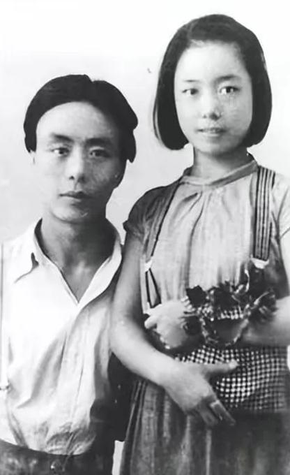 1910年，浙江一地主的妻子难产2天生下一名男孩，地主并没有高兴，转头就将孩子抛