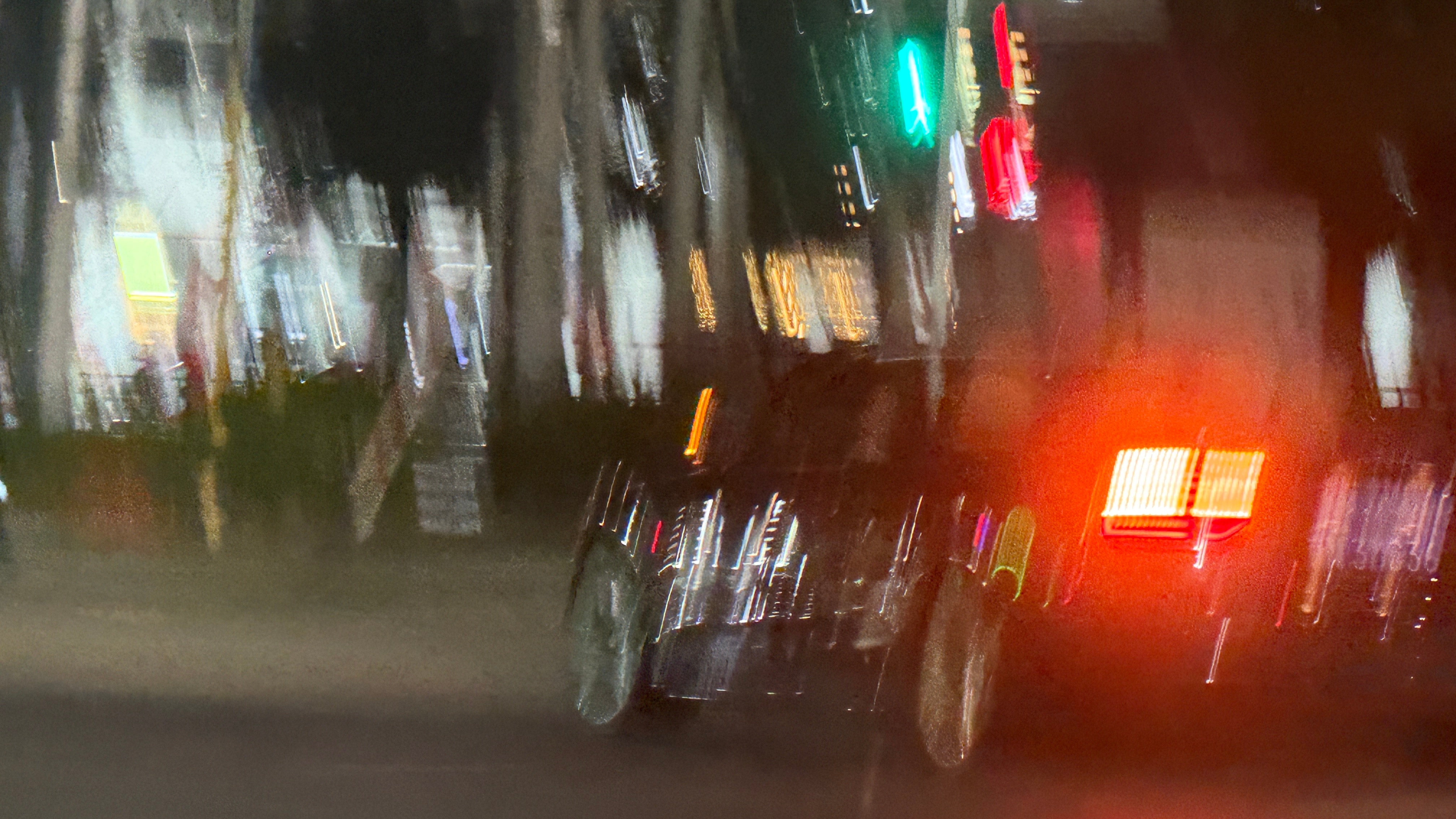 路遇一台老A5子敞篷……整个夏天我看就今天，北京凉快了一下，让车主掏上了[dog