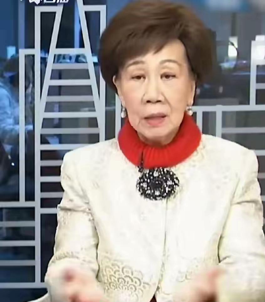 现在的台湾出现了怪现象，当年喊台独喊得最凶的民进党元老们，一个个站出来说自己是中