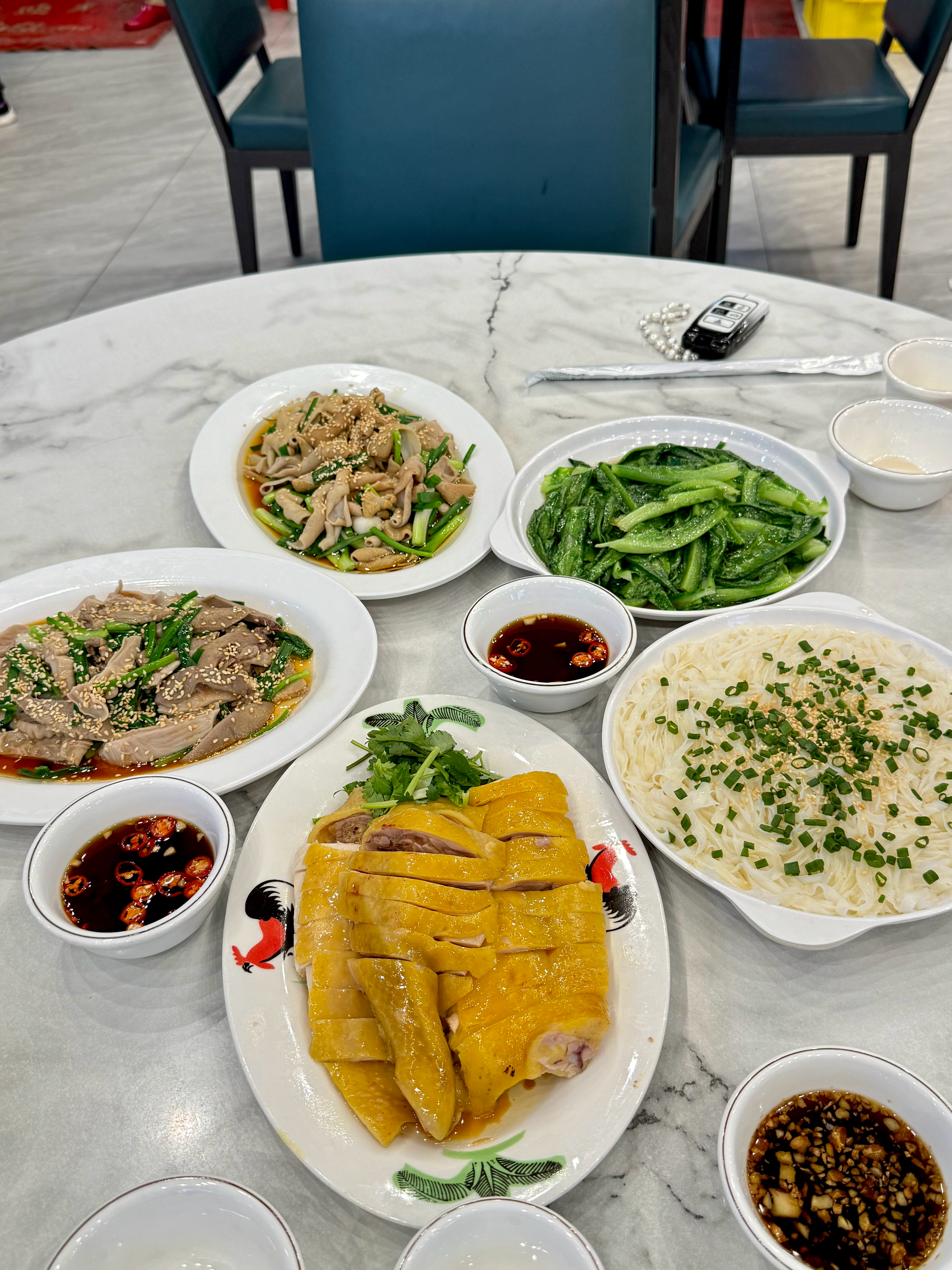 阳江探店老牌添记白切鸡 好吃 鹅肠也很好吃喜欢这种清清淡淡 但食材新鲜的店酒店入